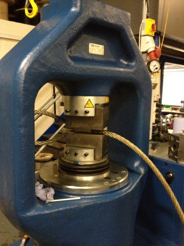 Mainco 600 ton splicing press